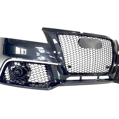 Bară față completă RS3 pentru Audi A3 8P (2009–2012), în unghi lateral, cu grilă sport tip fagure și spațiu pentru senzori parcare.