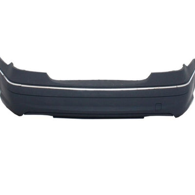Bară spate E63 AMG gri, compatibilă cu Mercedes E-Class W211 facelift – vedere din spate, material PP pregătit pentru vopsire.