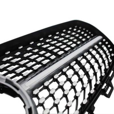 Gros-plan pe detaliul grilei Diamond pentru Mercedes E-Class W213 (2016-2019), finisaj cromat lucios, textură tip diamant.