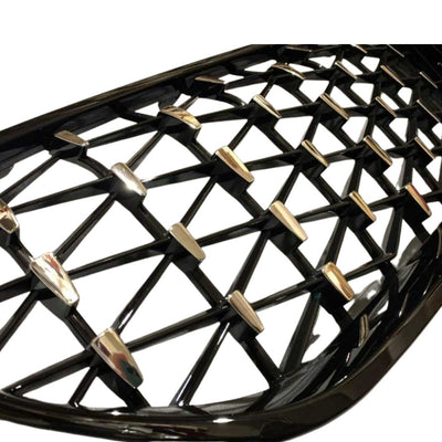 Prim-plan al grilei Diamond pentru BMW Seria 5 G30/G31 LCI (2020–2023), cu design tip diamant și inserții cromate, fabricată din plastic ABS de înaltă calitate, pentru un aspect premium și sportiv.