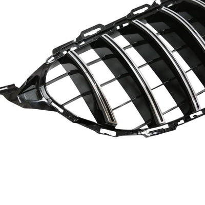 Gros-plan pe finisajele cromate ale grilei GTR gri/crom pentru Mercedes C-Class W205 (2019+), material ABS rezistent.