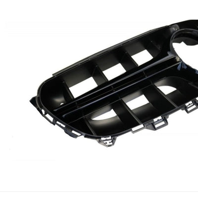 Gros-plan lateral al grilei E63 Look pentru Mercedes E-Class W213, culoare negru, finisaj lucios, material ABS premium.