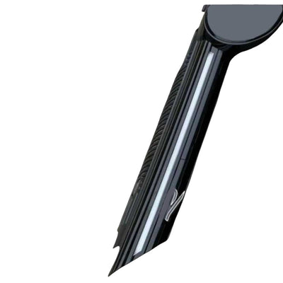 Gros-plan pe grila cu LED DRL pentru VW Golf 8, design premium din plastic ABS rezistent, vedere laterală unghi detaliu.