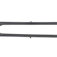 Imagine frontală a unui kit exterior R-Line complet pentru Volkswagen Golf 8 (2020+), cu bara față, grilă, prize aer și spoilere, așezate pe fundal alb pentru vizualizare detaliată.