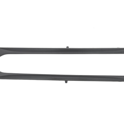 Difuzor spate cu design sport R-Line pentru Volkswagen Golf 8 (2020+), finisaj negru lucios, evidențiind prizele de aer integrate și structura aerodynamică.