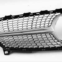 Grilă auto Diamond gri pentru Mercedes A-Class W176, vedere frontală, structură ABS rezistentă, stil premium cu finisaj cromat.