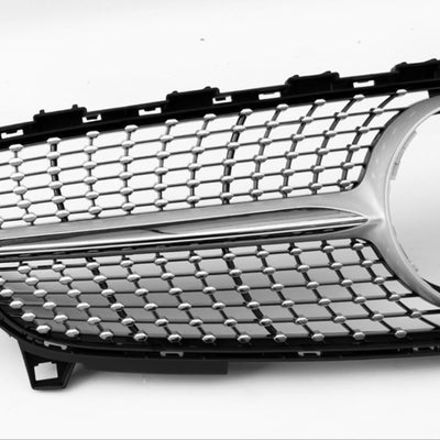 Grilă față Diamond gri pentru Mercedes A-Class W176, vedere apropiată pe partea laterală, material ABS de calitate și finisaj cromat elegant.