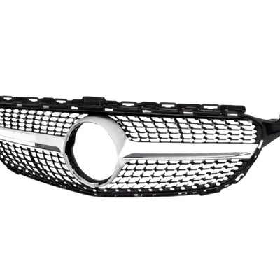 Grilă auto aftermarket Diamond gri crom pentru Mercedes C-Class W205 2014–2018, imagine diagonală ce evidențiază detaliile cromate.