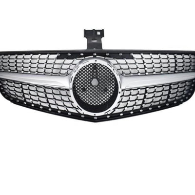 Grilă Diamond gri crom Mercedes C-Class W204 (2007–2014), design sportiv și elegant, material ABS de calitate, vedere frontală completă.