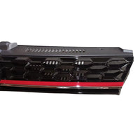Grilă GTI aftermarket pentru VW Golf 7.5, fotografie frontală, design tip fagure cu dungi roșii și finisaj negru lucios, material ABS de calitate.