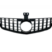 Grilă GTR neagră din ABS pentru Mercedes C-Class W204 (2007–2014), design sportiv cu fante verticale, vedere frontală pe fundal alb.
