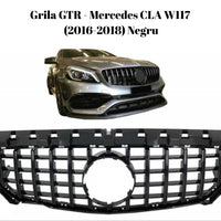 Detaliu gros-plan al grilei GTR Negru pentru Mercedes CLA W117 2016–2018, cu bare verticale și finisaj negru lucios, ABS rezistent.