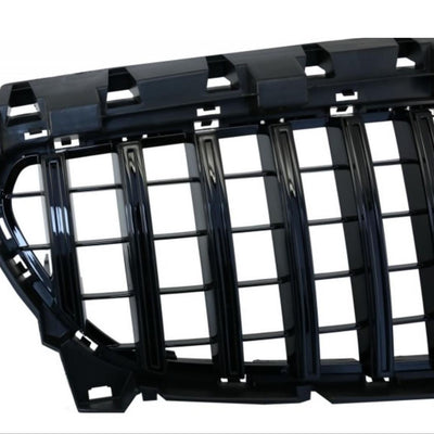 Grilă auto aftermarket GTR Negru pentru Mercedes CLA W117 2016–2018, prezentată din unghi lateral stânga, material ABS premium.