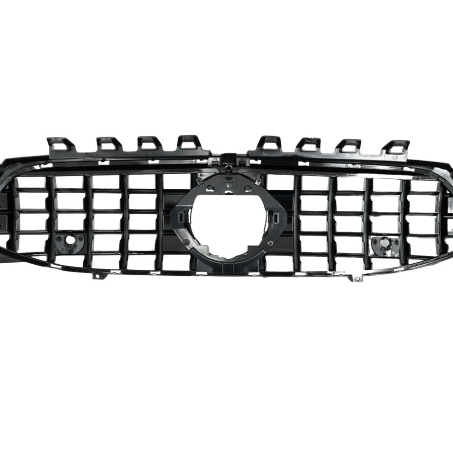 Grilă GTR Mercedes CLA W118 (2019+), fotografie frontală pe fundal alb, design sportiv cu finisaj negru lucios.