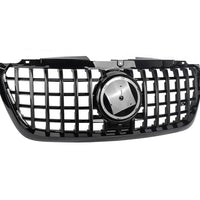 Grilă frontală auto GTR pentru Mercedes-Benz Sprinter W907 (2018+), piesă aftermarket fabricată din plastic ABS rezistent, finisaj negru lucios, design sportiv tip grilă cu bare verticale și suport central pentru emblemă, vedere frontală pe fundal alb.
