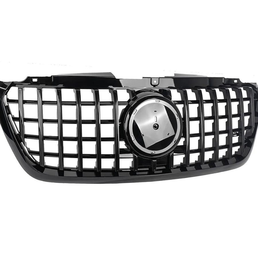 Grilă frontală auto GTR pentru Mercedes-Benz Sprinter W907 (2018+), piesă aftermarket fabricată din plastic ABS rezistent, finisaj negru lucios, design sportiv tip grilă cu bare verticale și suport central pentru emblemă, vedere frontală pe fundal alb.