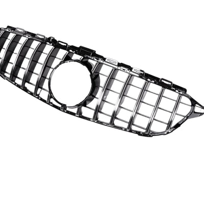 Grilă GTR gri crom pentru Mercedes C-Class W205 (2015–2018), fotografiată din unghi oblic, design sportiv cu finisaje cromate.