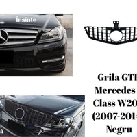 Grilă GTR neagră din ABS pentru Mercedes C-Class W204 (2007–2014), design sportiv cu fante verticale, vedere frontală pe fundal alb.