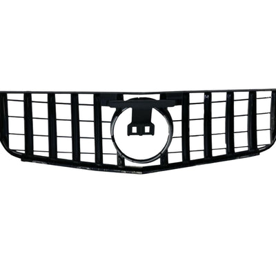 Grilă GTR neagră din ABS pentru Mercedes C-Class W204 (2007–2014), design sportiv cu fante verticale, vedere frontală pe fundal alb.