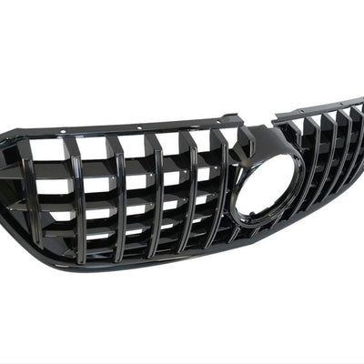 Grilă GTR auto aftermarket pentru Mercedes Vito W447 (2015-2019), negru lucios, design sportiv cu lamele verticale, fotografie din unghi lateral.