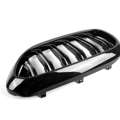 Grilă auto individuală M5 Style în finisaj negru lucios, unghi oblic. Compatibilă cu BMW Seria 5 G30/G31 Pre LCI.
