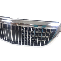 Grilă Maybach Look cromată pentru Mercedes Vito W447 (2014–2021), unghi frontal, design vertical cu finisaje cromate premium.
