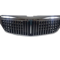 Grilă Maybach Look cromată pentru Mercedes Vito W447 (2014–2021), unghi frontal, design vertical cu finisaje cromate premium.