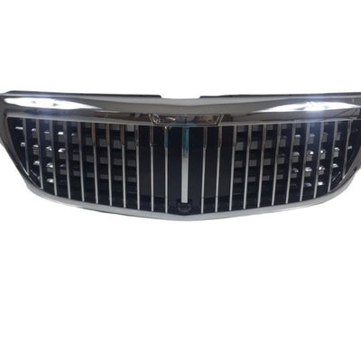 Grilă Maybach Look cromată pentru Mercedes Vito W447 (2014–2021), unghi frontal, design vertical cu finisaje cromate premium.