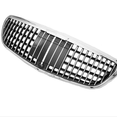 Grilă auto Maybach Look crom compatibilă cu Mercedes E-Class W213 (2016–2019), imagine din unghi lateral, design elegant și luxos.
