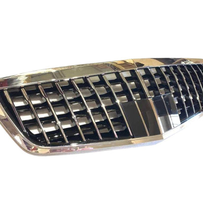 Grilă Maybach Look cromată pentru Mercedes S-Class W221 (2006–2013), vedere laterală, design premium cu finisaj lucios.