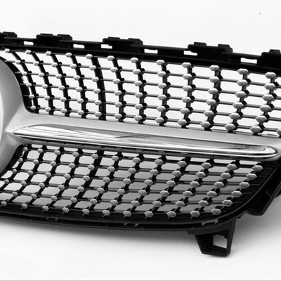 Grilă Diamond gri Mercedes A-Class W176 (2016–2018), vedere laterală detaliată, design tip diamant, plastic ABS rezistent și finisaj cromat.