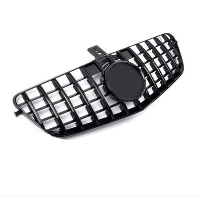 Grilă GTR Look neagră pentru Mercedes E-Class W212, vedere laterală în unghi, design aftermarket cu aspect agresiv și sportiv.