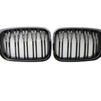 Set grile frontale dublu BMW Seria 3 E46, finisaj negru lucios, vedere frontală produs aftermarket, design sportiv tip M Look.