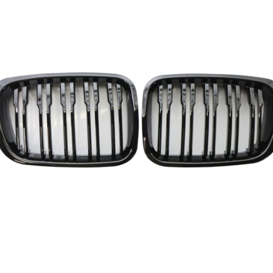 Set grile frontale dublu BMW Seria 3 E46, finisaj negru lucios, vedere frontală produs aftermarket, design sportiv tip M Look.