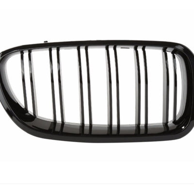 Vedere frontală a unei grile față tip M5 Look pentru BMW Seria 5 F10 (2011–2018), material ABS negru lucios, componentă aftermarket.