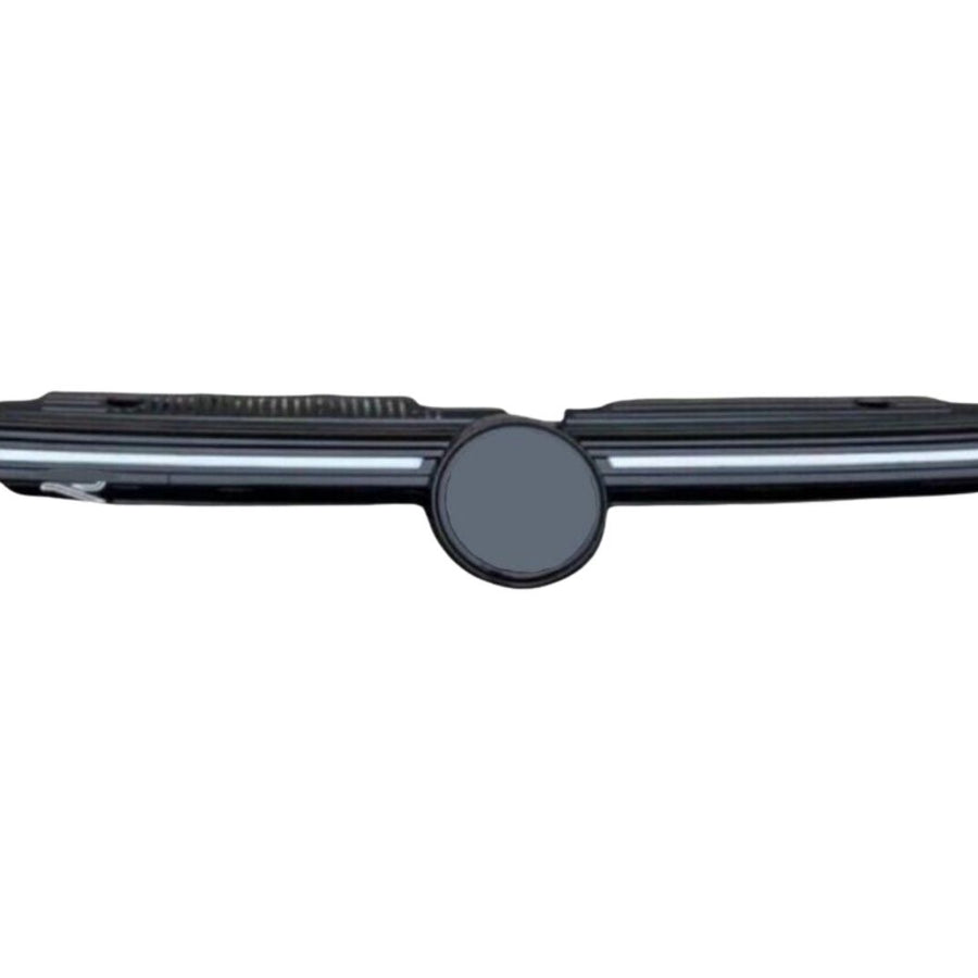 Grilă auto cu LED integrat pentru VW Golf 8, piesă aftermarket, design modern și sportiv, vedere frontală componentă detașată.