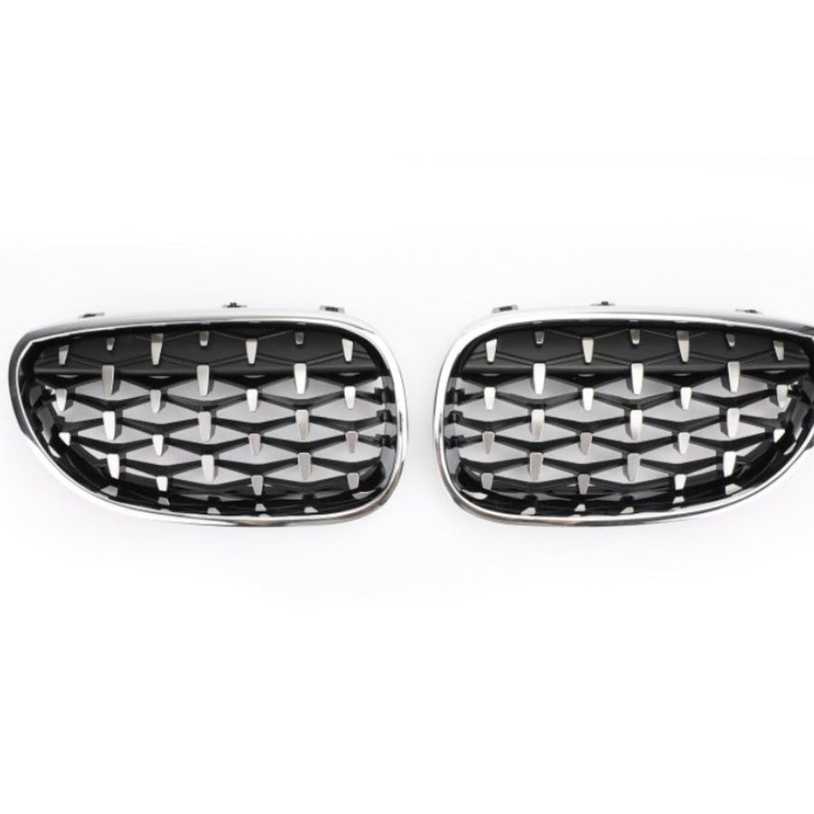 Set grile față diamant cu ramă cromată pentru BMW Seria 5 E60 2004–2009, vedere frontală, design sportiv și elegant.