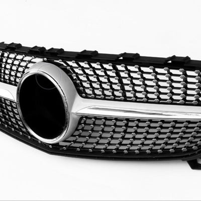 Grilă auto Mercedes A-Class W176 (2016–2018) Diamond gri, unghi lateral, design sportiv cu inserții cromate.