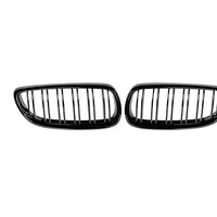 Vedere frontală a setului complet de grile frontale pentru BMW Seria 3 E92/E93 (2006–2009), finisaj Piano Black, design sportiv, material ABS.