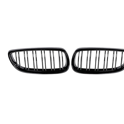 Vedere frontală a setului complet de grile frontale pentru BMW Seria 3 E92/E93 (2006–2009), finisaj Piano Black, design sportiv, material ABS.