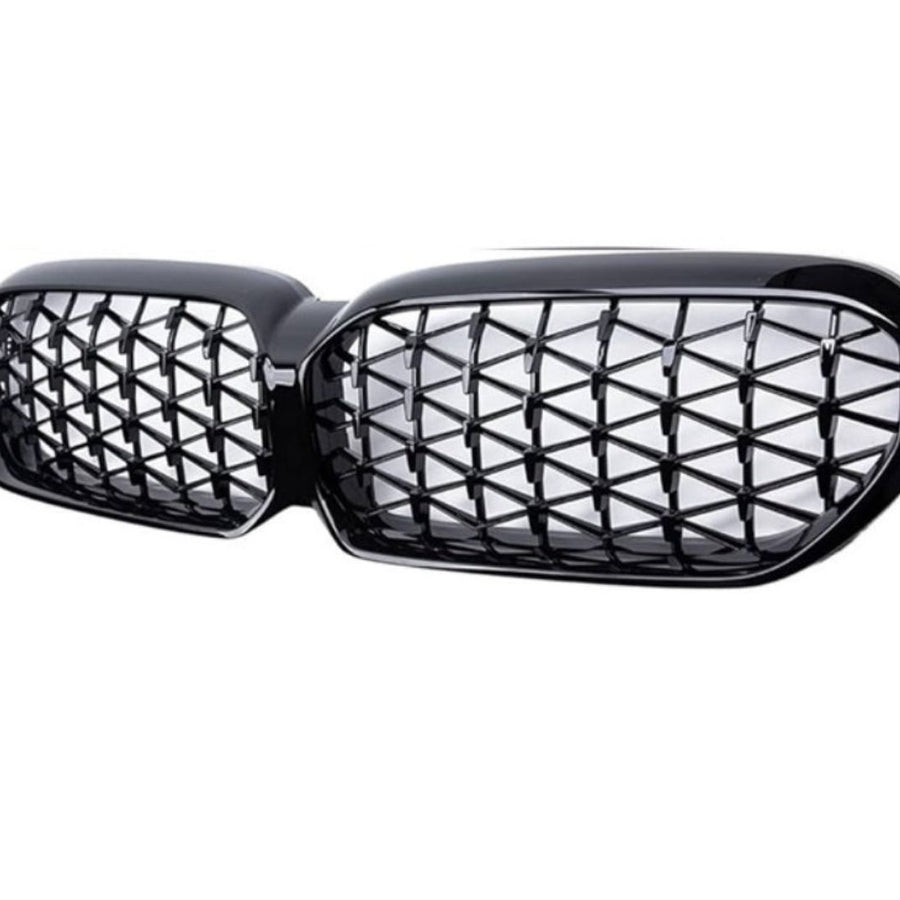 Grilă frontală Diamond pentru BMW Seria 5 G30/G31 LCI (2020–2023), cu design tip diamant negru lucios, realizată din ABS rezistent, pentru un look elegant și agresiv.