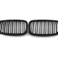 Set grile frontale M Look pentru BMW X5 E70 și X6 E71, fabricate din plastic ABS rezistent, culoare negru mat, vedere frontală a componentelor.