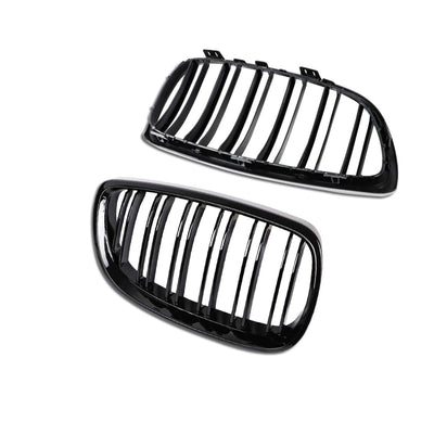 Set grile frontale pentru BMW Seria 3 E92 și E93 (2006–2009), vedere diagonală ce evidențiază forma și detaliile de fixare, ABS Piano Black.