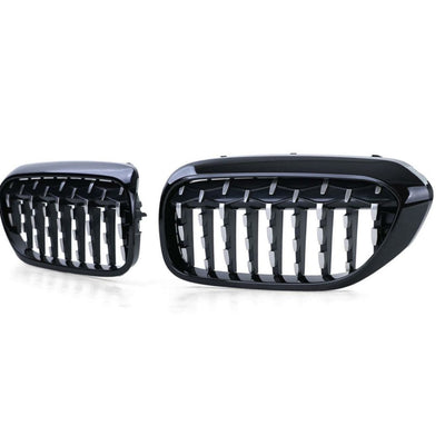 Set grile sport Diamond Piano Black pentru BMW Seria 5 G30/G31 Pre LCI (2017-2019), cu bare verticale cromate, vedere frontală.