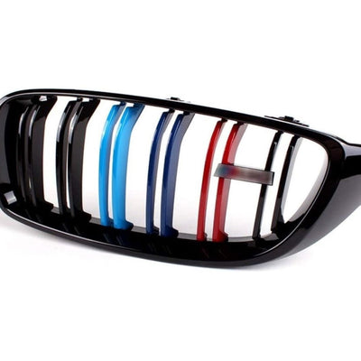 Grilă auto frontală pentru BMW Seria 4 F32, stil M4, cu lamele negre și accente colorate M, fabricată din plastic ABS rezistent, ușor de instalat.