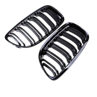 Set complet grile frontale M3 Look pentru BMW Seria 3 E90 Sedan/Touring 2008–2011, culoare Piano Black, vedere frontală a componentelor.