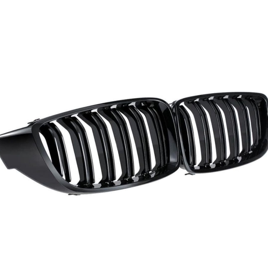 Grilă sport M4 look pentru BMW Seria 4 F32/F33 (2013–2019), fabricată din ABS negru lucios, prezentare laterală a componentelor auto aftermarket.