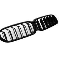 Imagine detaliată a unei grile sport pentru BMW G30/G31 LCI, tip M5. Model cu lamele înclinate și profil dinamic.