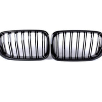 Set grile față BMW X3 F25 (2014–2018), design dublu-rinichi M Look, finisaj negru lucios, plastic ABS rezistent, vedere frontală pe fundal alb.