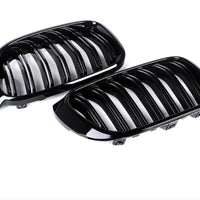 Set grile față BMW X3 F25 (2014–2018), design dublu-rinichi M Look, finisaj negru lucios, plastic ABS rezistent, vedere frontală pe fundal alb.